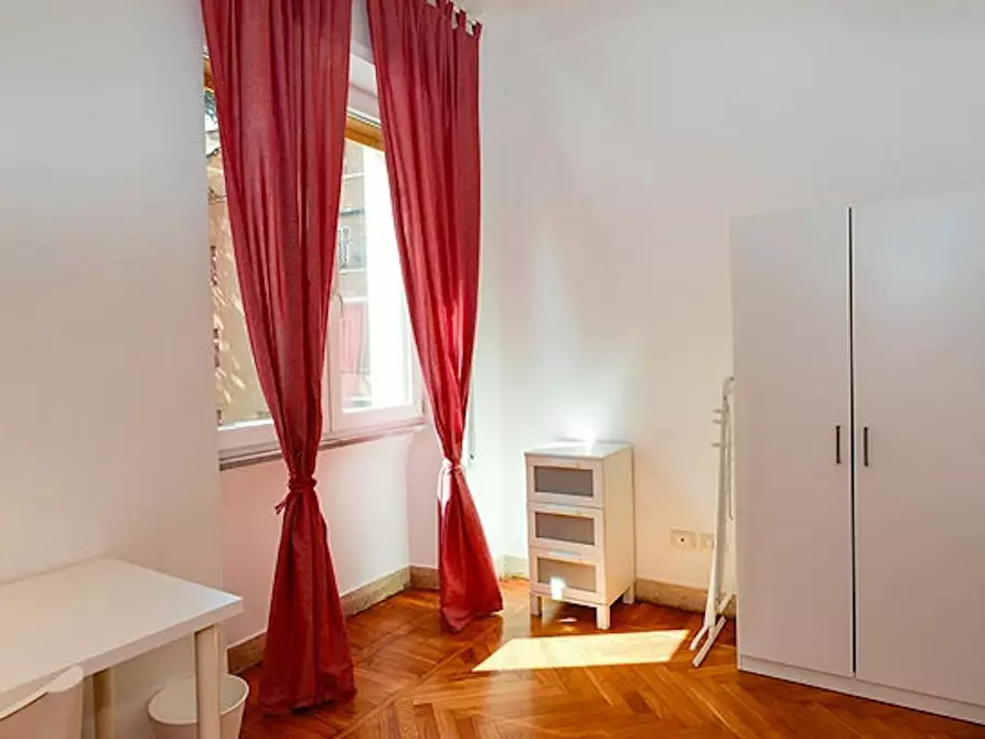 Immagine 4 di Camera in affitto  in Via Alberto Caroncini a Roma