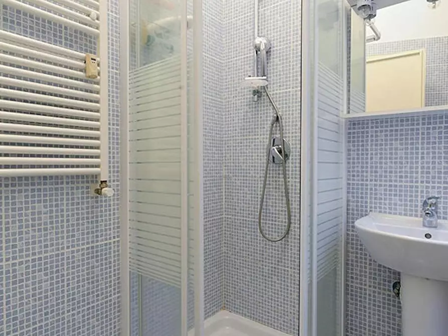 Immagine 5 di Camera in affitto  in Via Alberto Caroncini a Roma