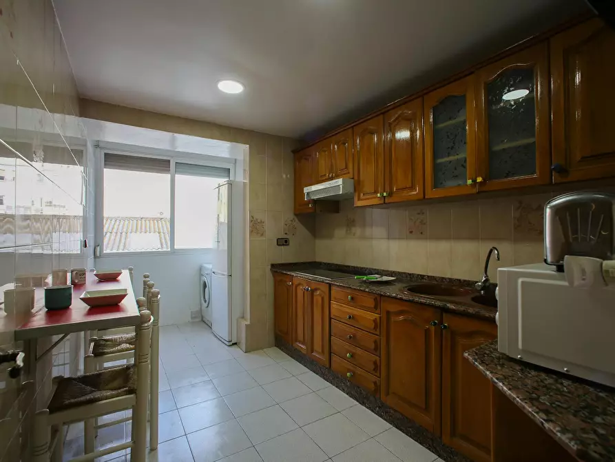 Immagine 9 di Camera in affitto  in Calle Lorenzo Palmireno a Valencia