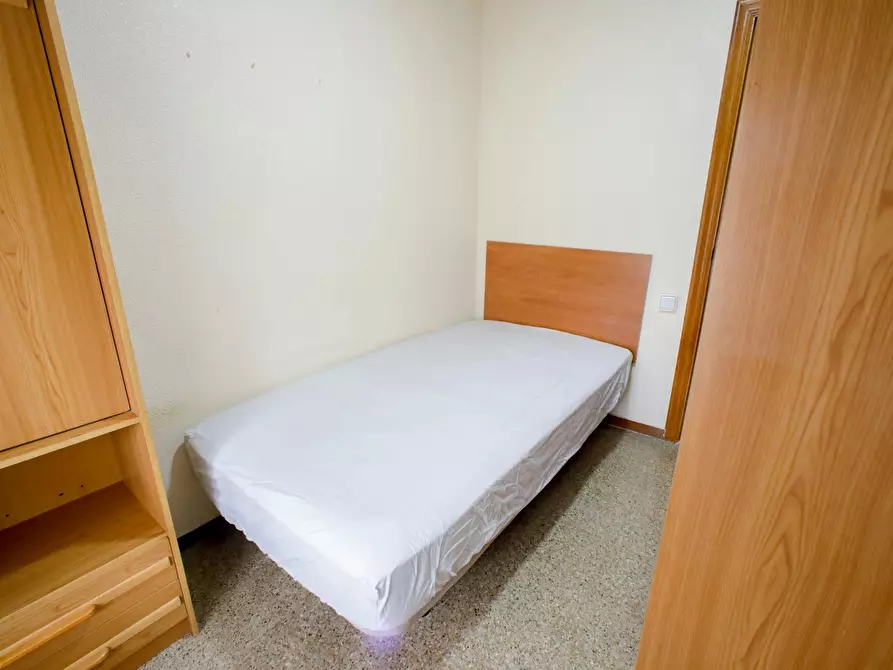 Immagine 2 di Camera in affitto  in Calle Campoamor a Valencia