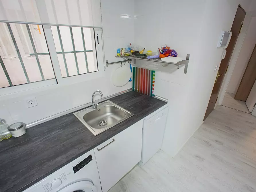 Immagine 9 di Camera in affitto  in Calle de la Puebla de Farnals a Valencia