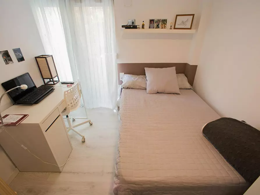 Immagine 2 di Camera in affitto  in Calle de la Puebla de Farnals a Valencia