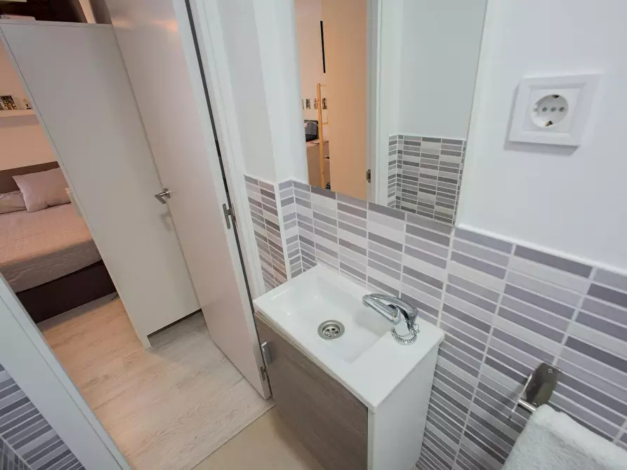 Immagine 5 di Camera in affitto  in Calle de la Puebla de Farnals a Valencia