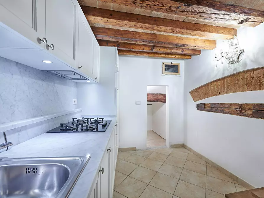 Immagine 7 di Appartamento in affitto  in Via dei Leoni a Firenze