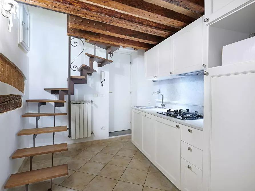 Immagine 8 di Appartamento in affitto  in Via dei Leoni a Firenze