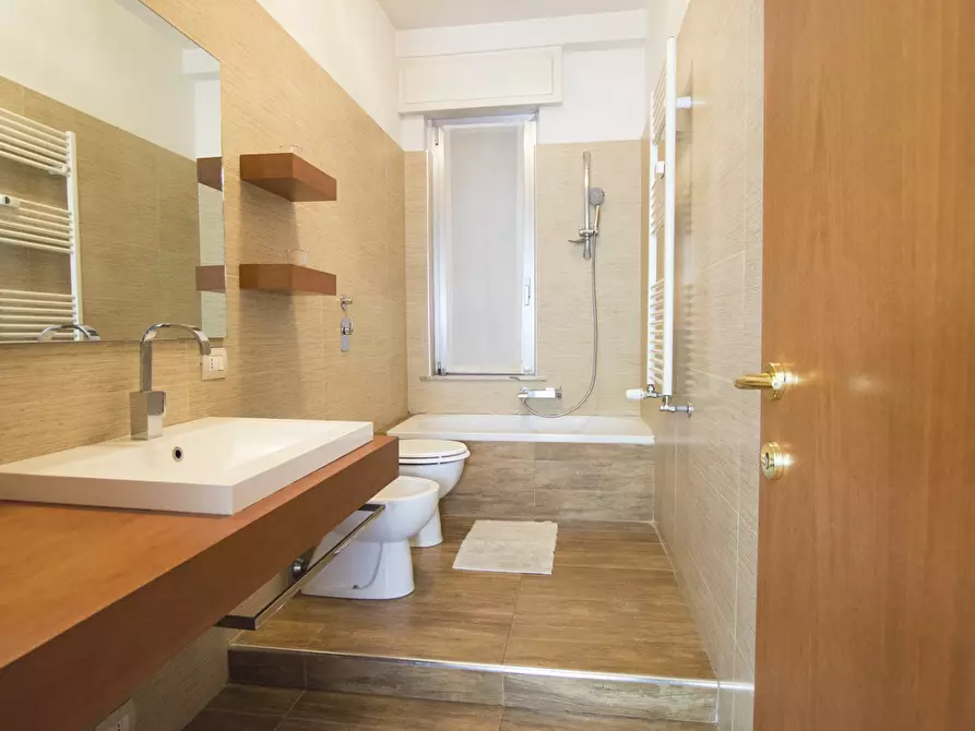 Immagine 8 di Camera in affitto  in Via Oglio a Milano