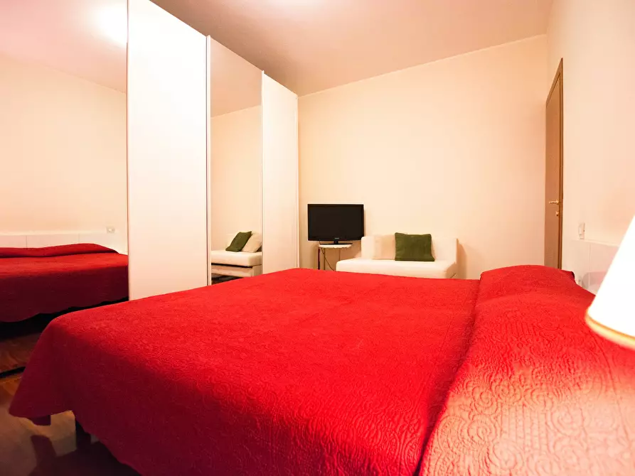 Immagine 5 di Camera in affitto  in Via Oglio a Milano