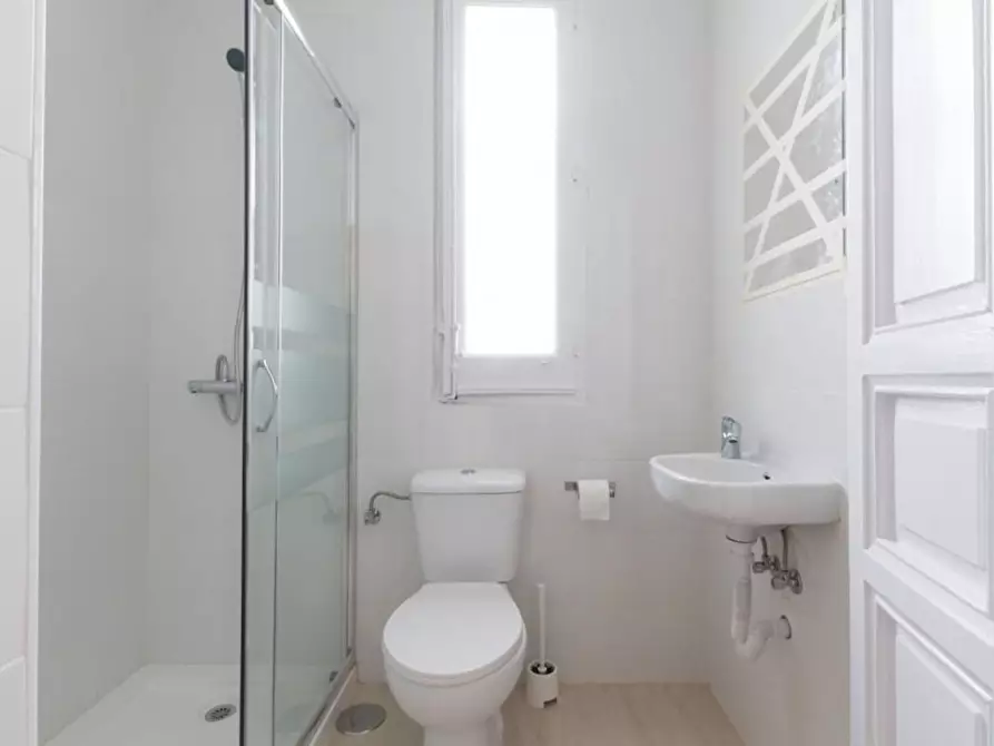 Immagine 10 di Camera in affitto  in Calle de Redondilla a Madrid