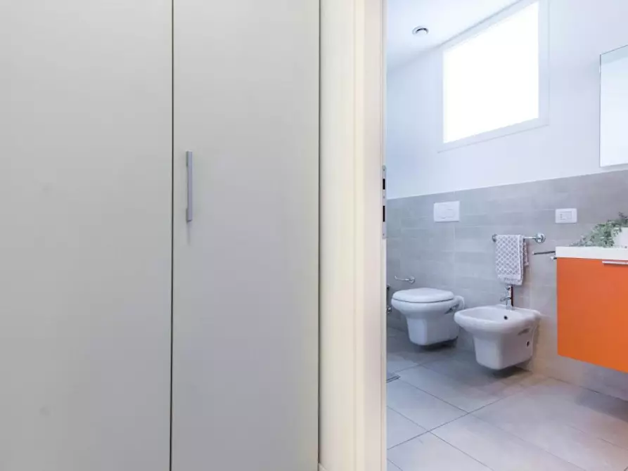 Immagine 9 di Camera in affitto  in Via Bernardino Biondelli a Milano