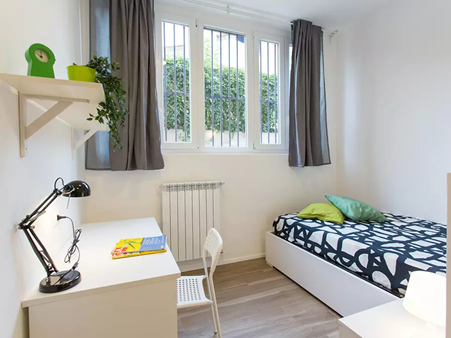 Immagine 1 di Camera in affitto  in Via Alessandro Milesi a Milano