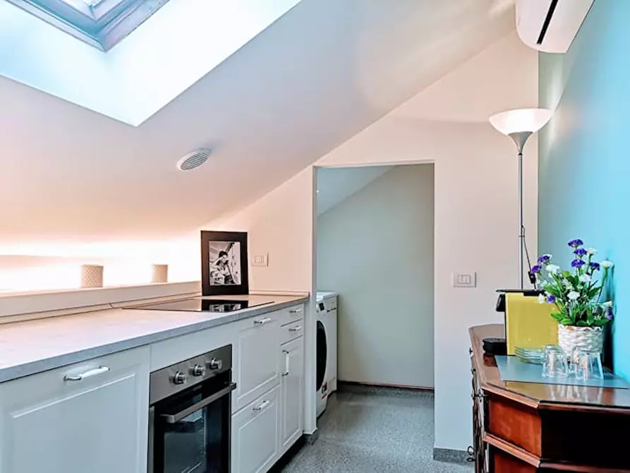 Immagine 10 di Appartamento in affitto  in Via Borromei a Milano