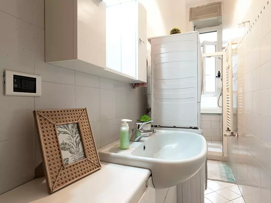 Immagine 7 di Camera condivisa in affitto  in Viale Regina Giovanna a Milano