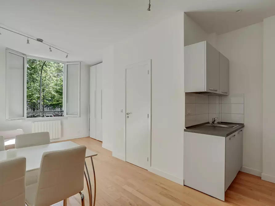 Immagine 4 di Appartamento in affitto  in Rue des Batignolles a Paris 17