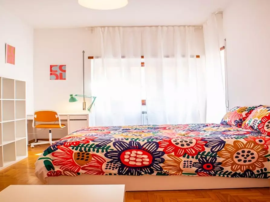 Immagine 2 di Camera in affitto  in Via Alfredo Catalani a Roma