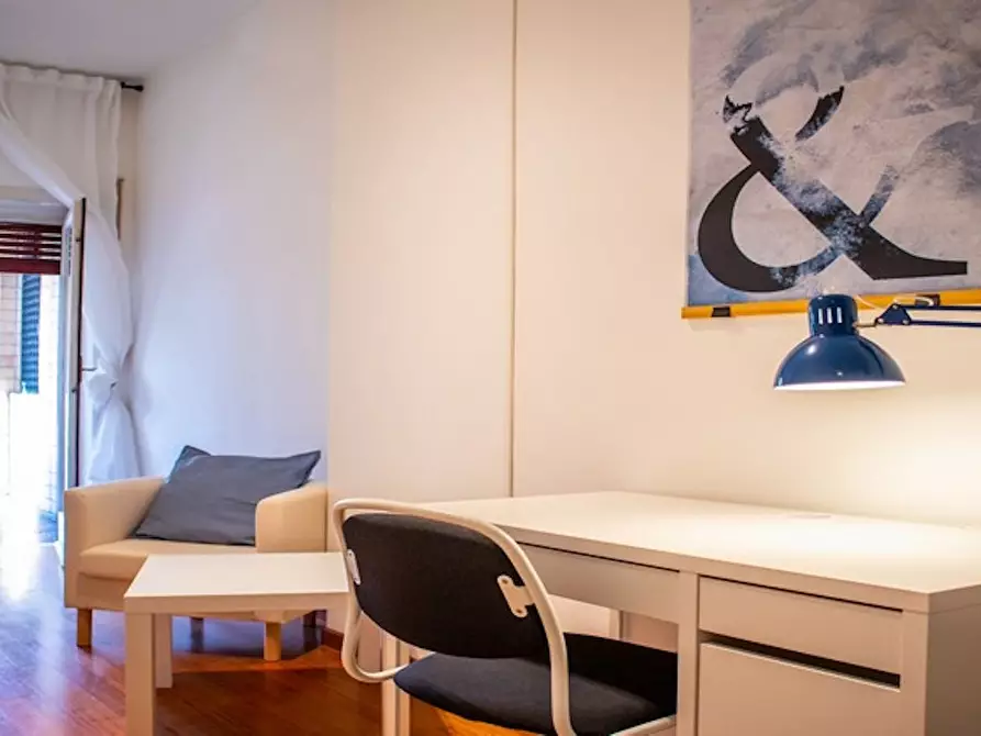 Immagine 5 di Camera in affitto  in Via Alfredo Catalani a Roma