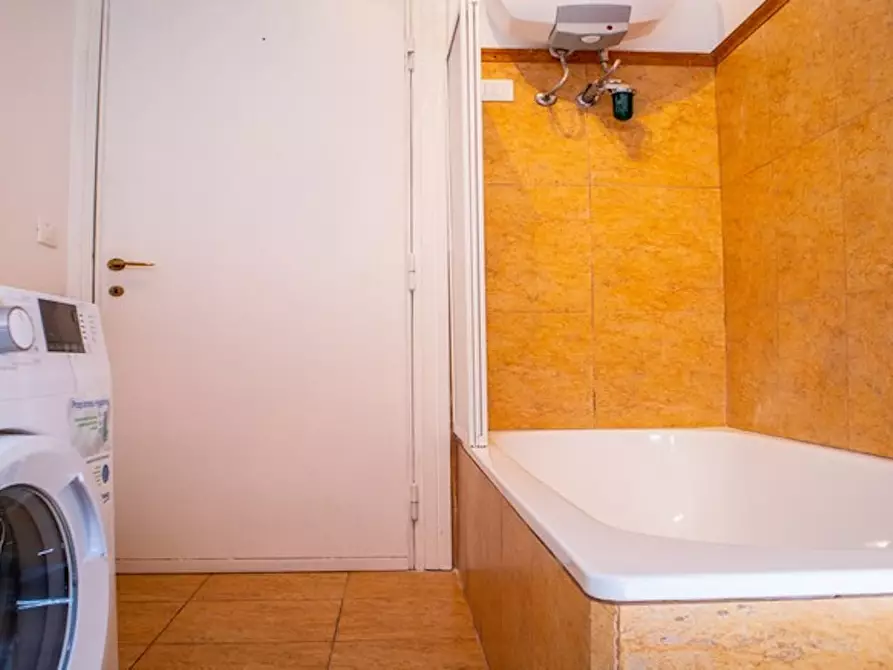 Immagine 8 di Camera in affitto  in Via Alfredo Catalani a Roma