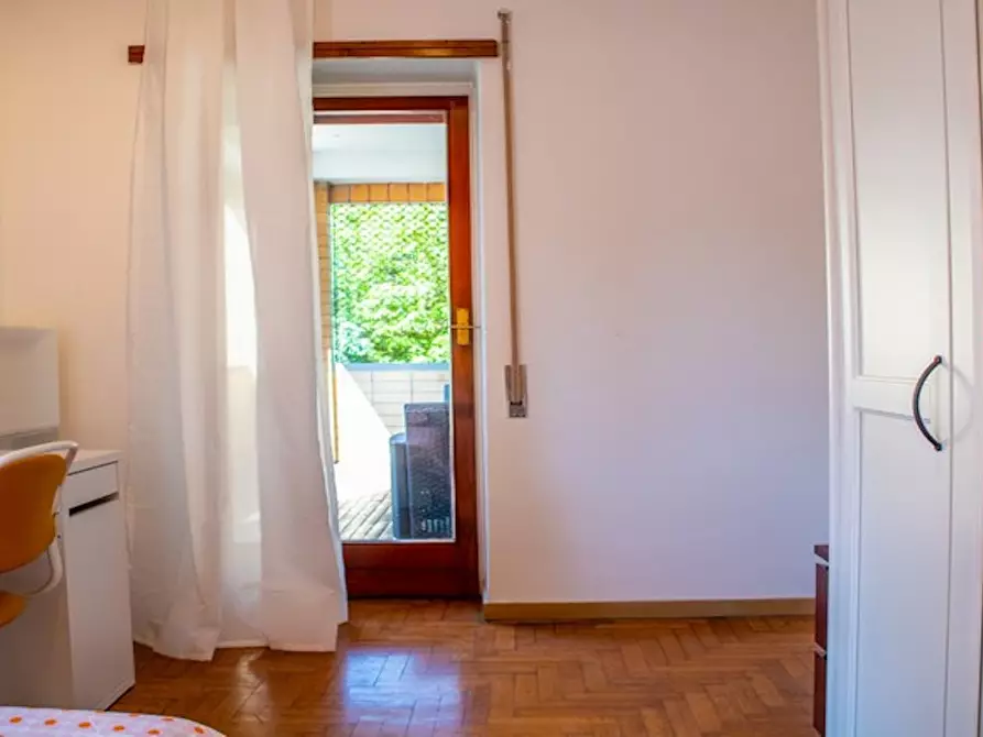 Immagine 2 di Camera in affitto  in Via Alfredo Catalani a Roma