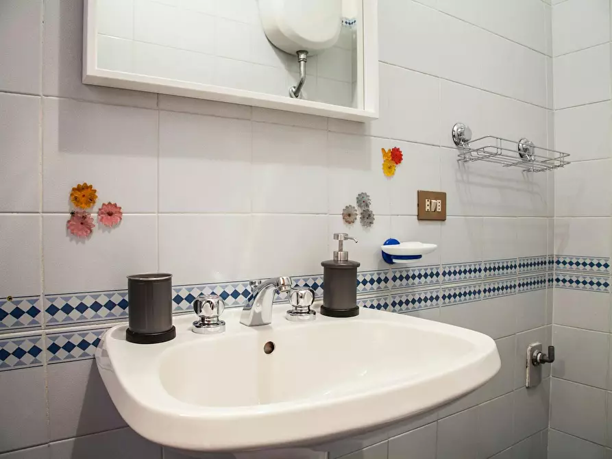 Immagine 8 di Camera in affitto  in Via della Tenuta del Casalotto a Roma