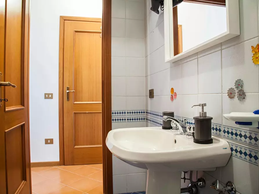 Immagine 9 di Camera in affitto  in Via della Tenuta del Casalotto a Roma