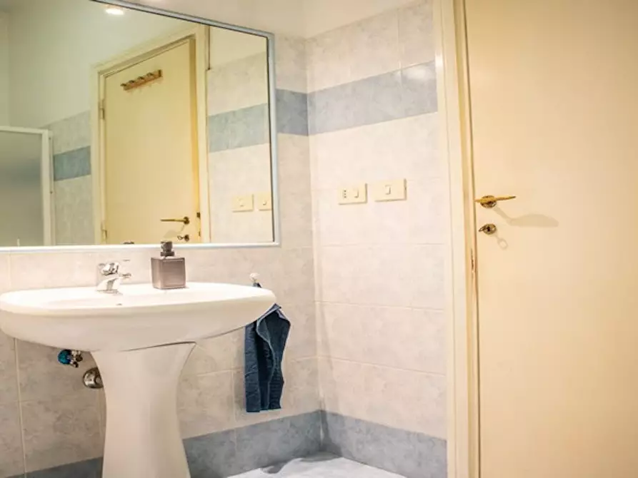 Immagine 9 di Camera in affitto  in Via Alfredo Catalani a Roma