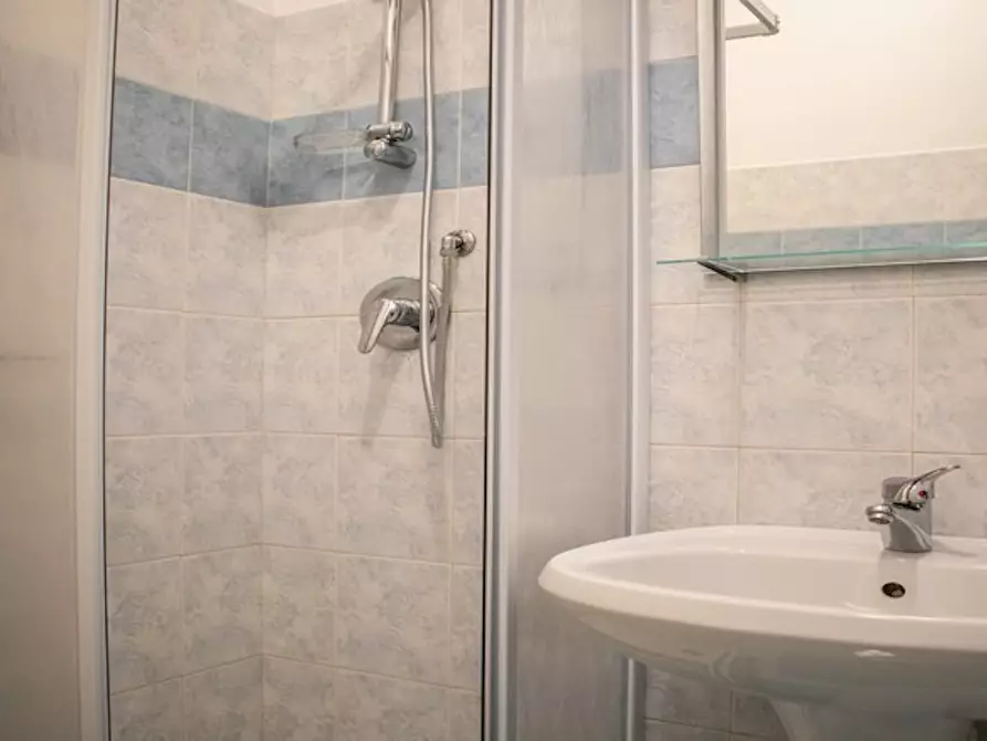 Immagine 8 di Camera in affitto  in Via Alfredo Catalani a Roma