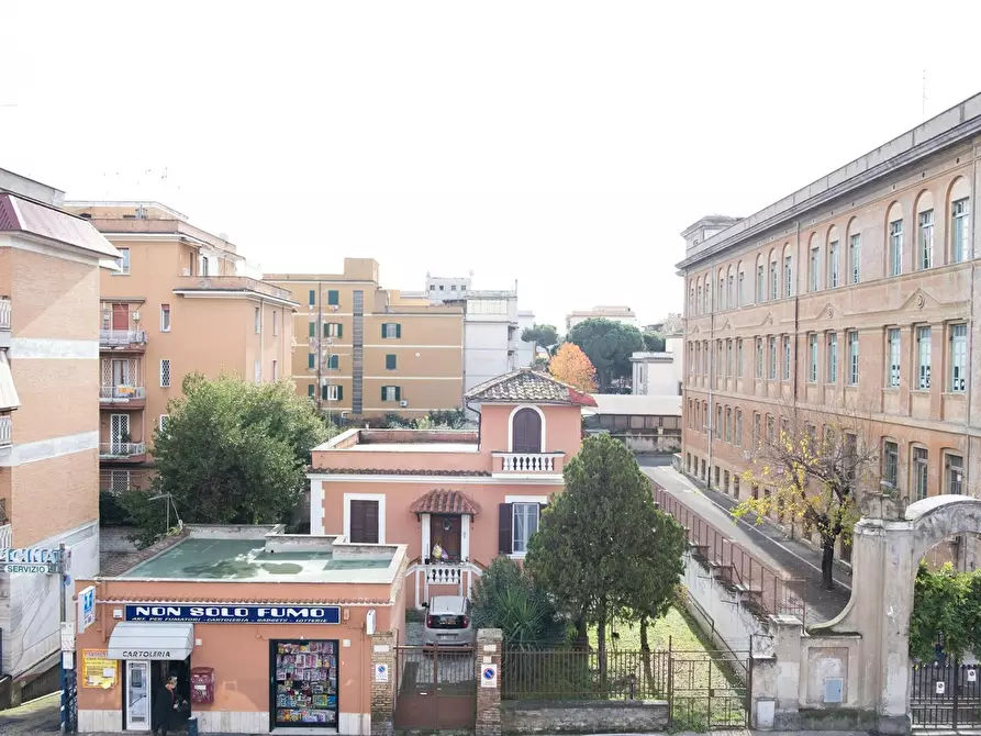Immagine 9 di Camera in affitto  in Via dei Glicini a Roma