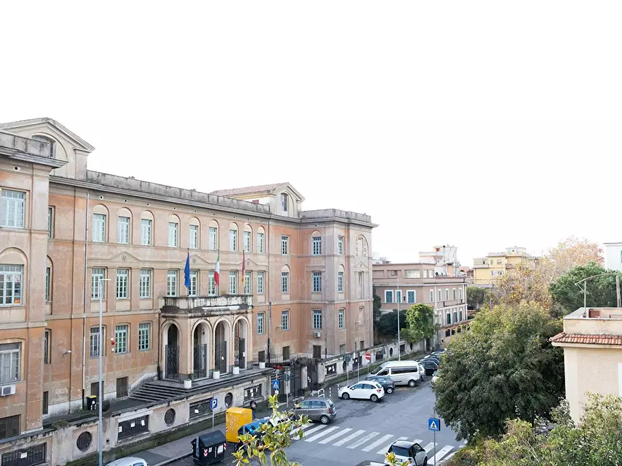 Immagine 5 di Camera in affitto  in Via dei Glicini a Roma