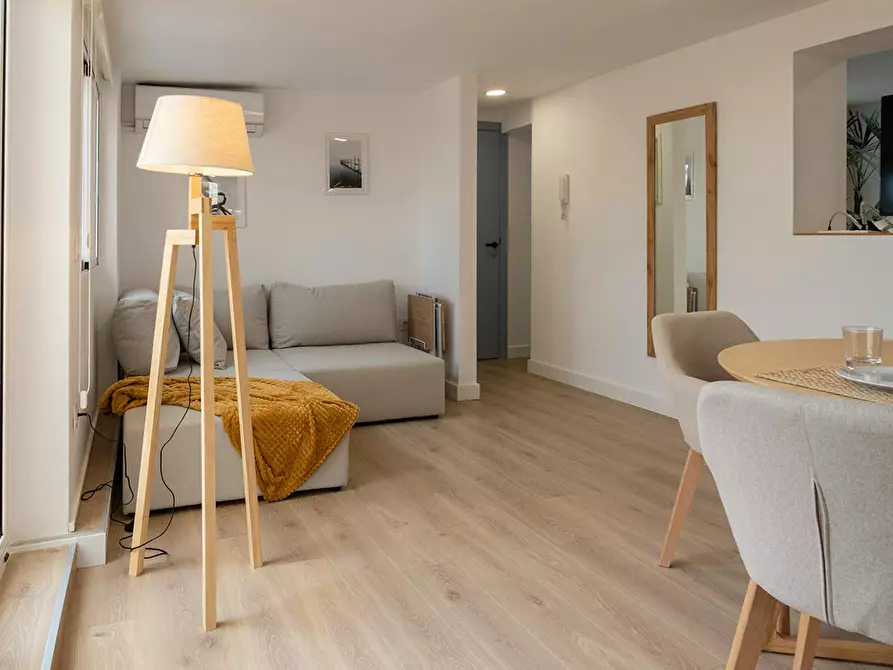 Immagine 6 di Appartamento in affitto  in Carrer de Santa Irene a Valencia