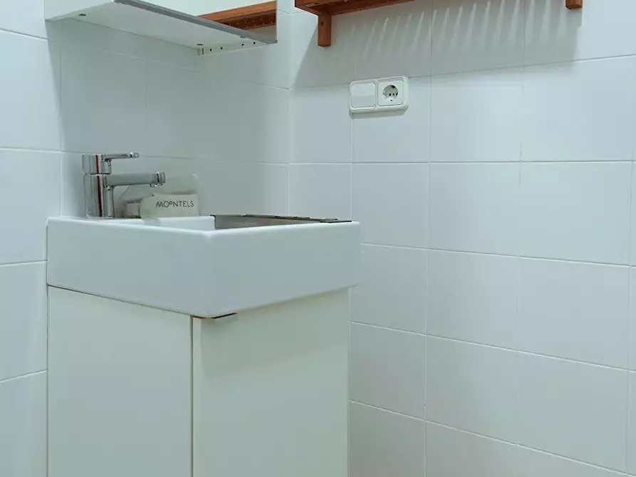 Immagine 7 di Appartamento in affitto  in Carrer de Santa Irene a Valencia