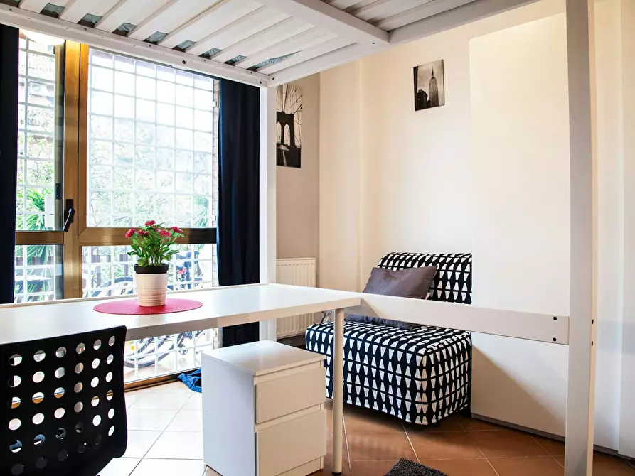 Immagine 5 di Camera in affitto  in Via della Tenuta del Casalotto a Roma