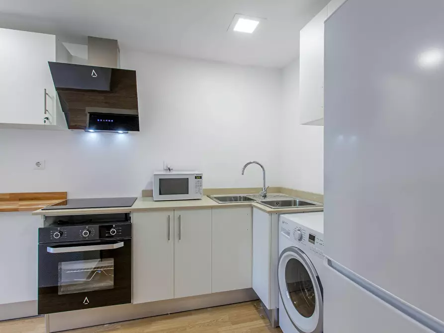 Immagine 9 di Camera in affitto  in Carrer d'Èol a Valencia