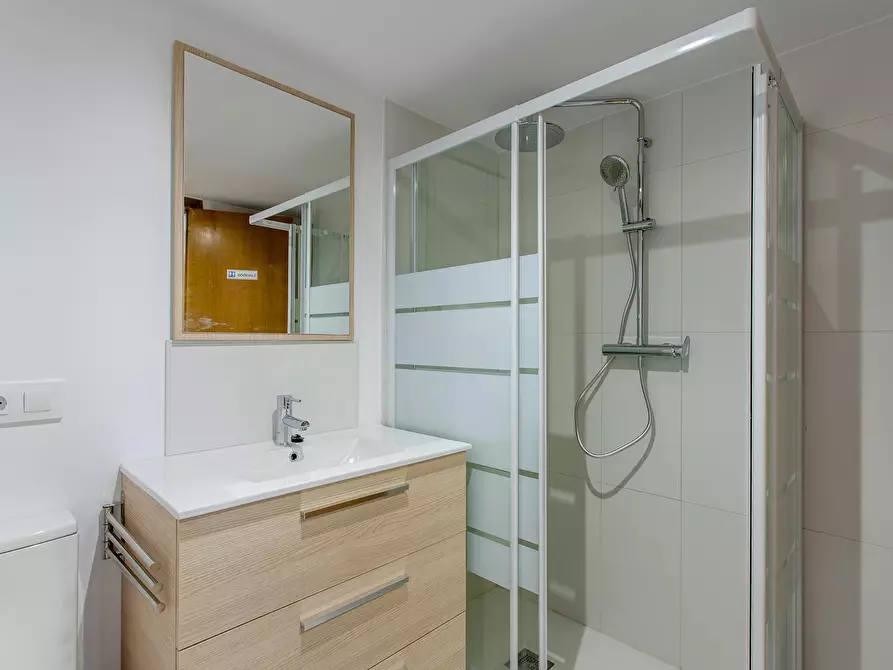 Immagine 3 di Camera in affitto  in Carrer d'Èol a Valencia