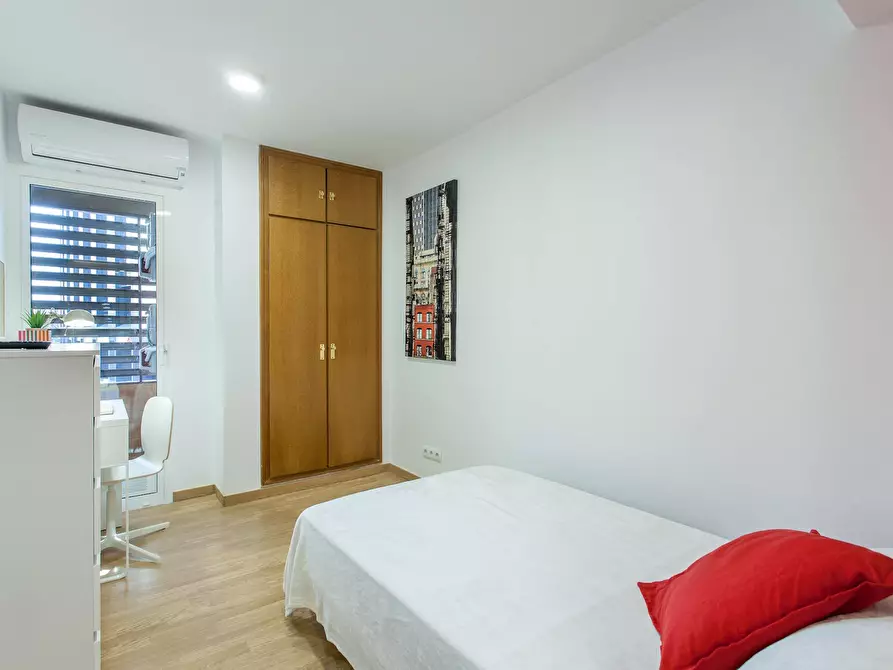 Immagine 2 di Camera in affitto  in Carrer d'Èol a Valencia