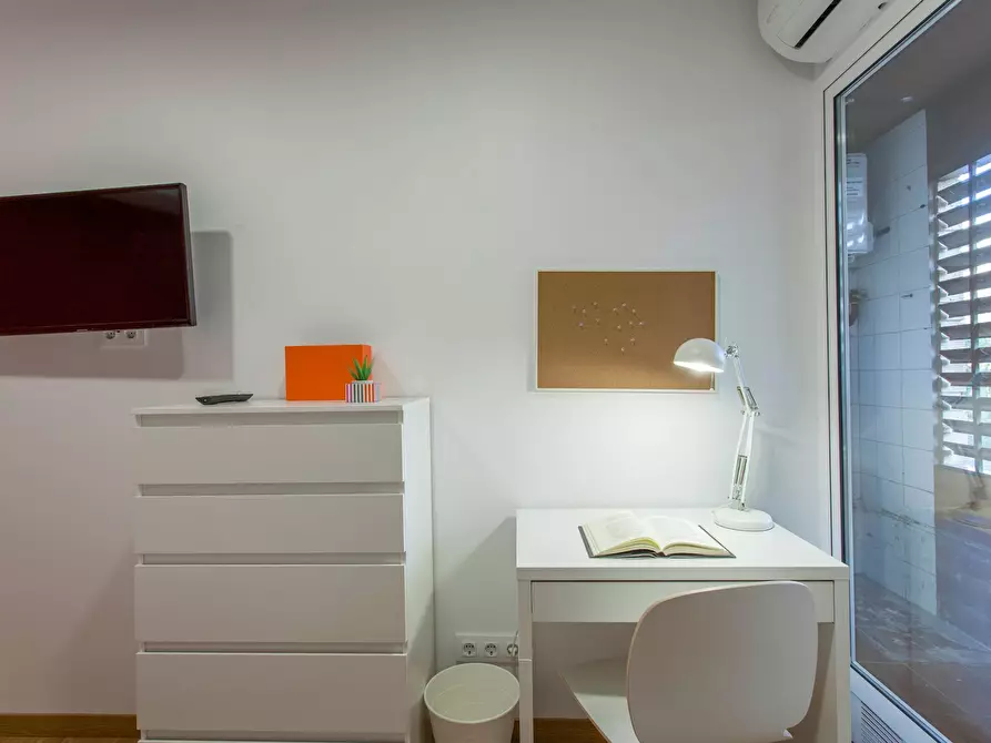 Immagine 6 di Camera in affitto  in Carrer d'Èol a Valencia