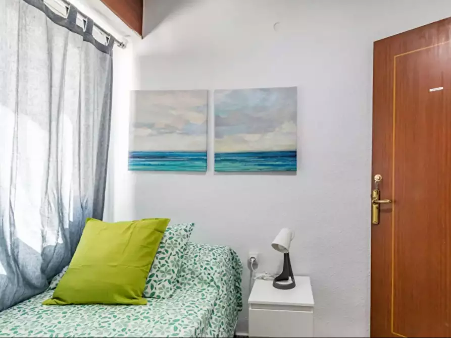 Immagine 3 di Camera in affitto  in Avinguda del General Avilés a Valencia