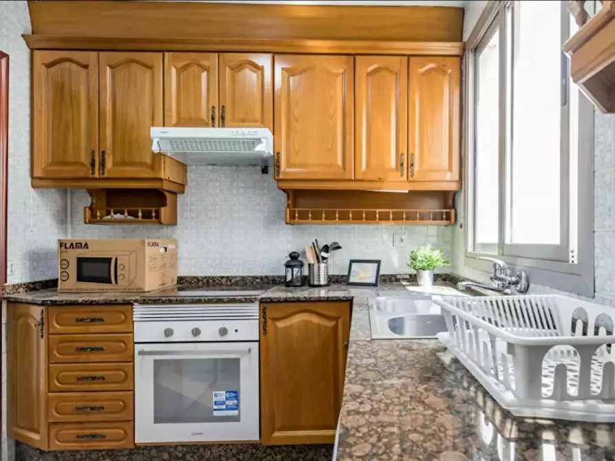 Immagine 5 di Camera in affitto  in Avinguda del General Avilés a Valencia