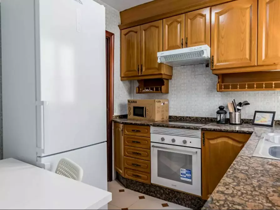 Immagine 6 di Camera in affitto  in Avinguda del General Avilés a Valencia