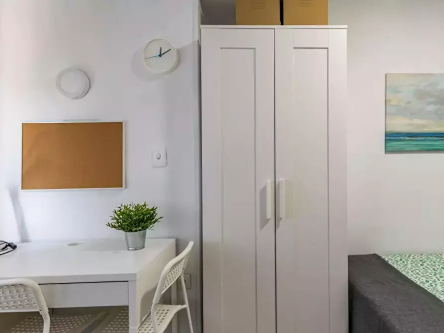 Immagine 3 di Camera in affitto  in Avinguda del General Avilés a Valencia