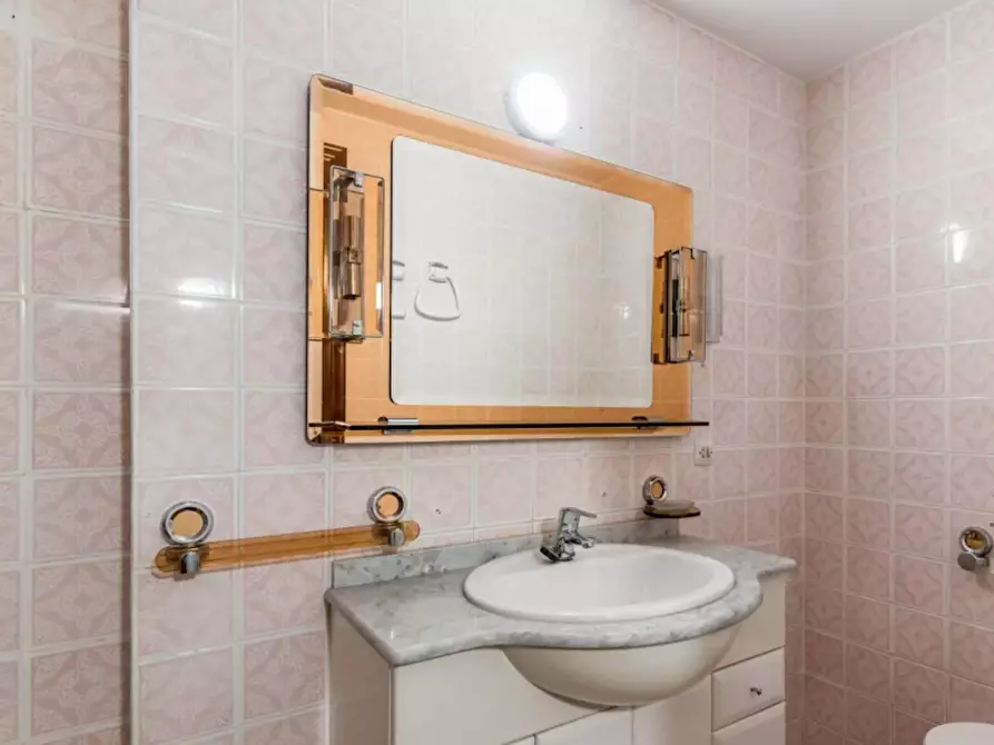 Immagine 9 di Camera in affitto  in Avinguda del General Avilés a Valencia