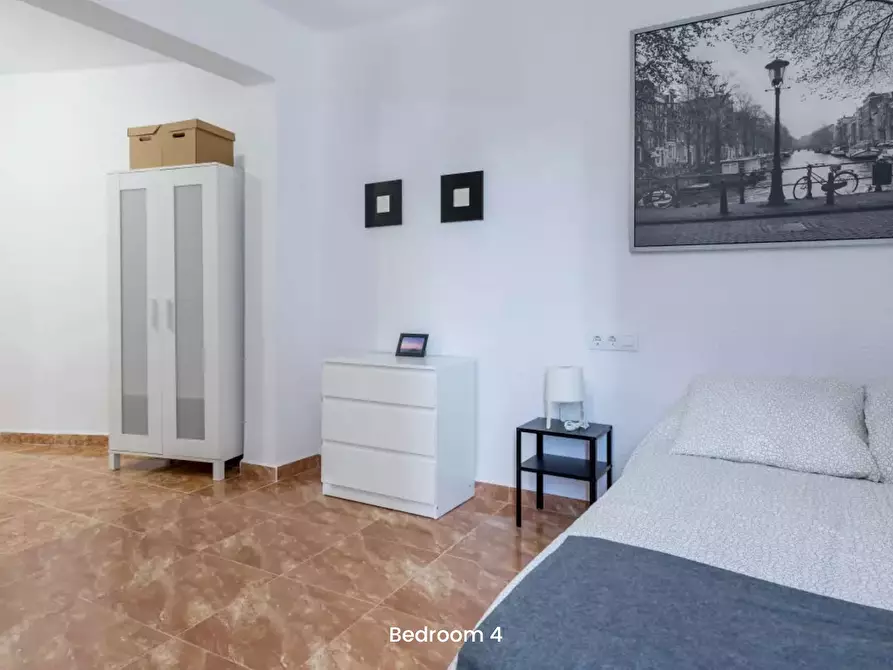 Immagine 3 di Camera in affitto  in Carrer Justo Vilar a Valencia