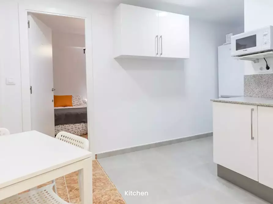 Immagine 6 di Camera in affitto  in Carrer Justo Vilar a Valencia