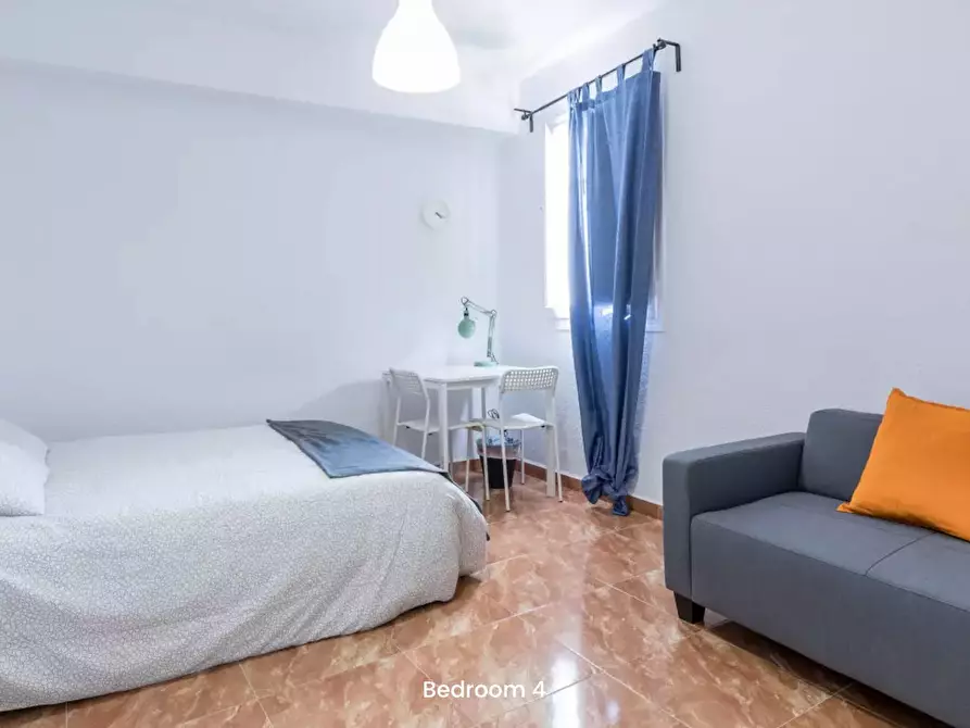 Immagine 2 di Camera in affitto  in Carrer Justo Vilar a Valencia