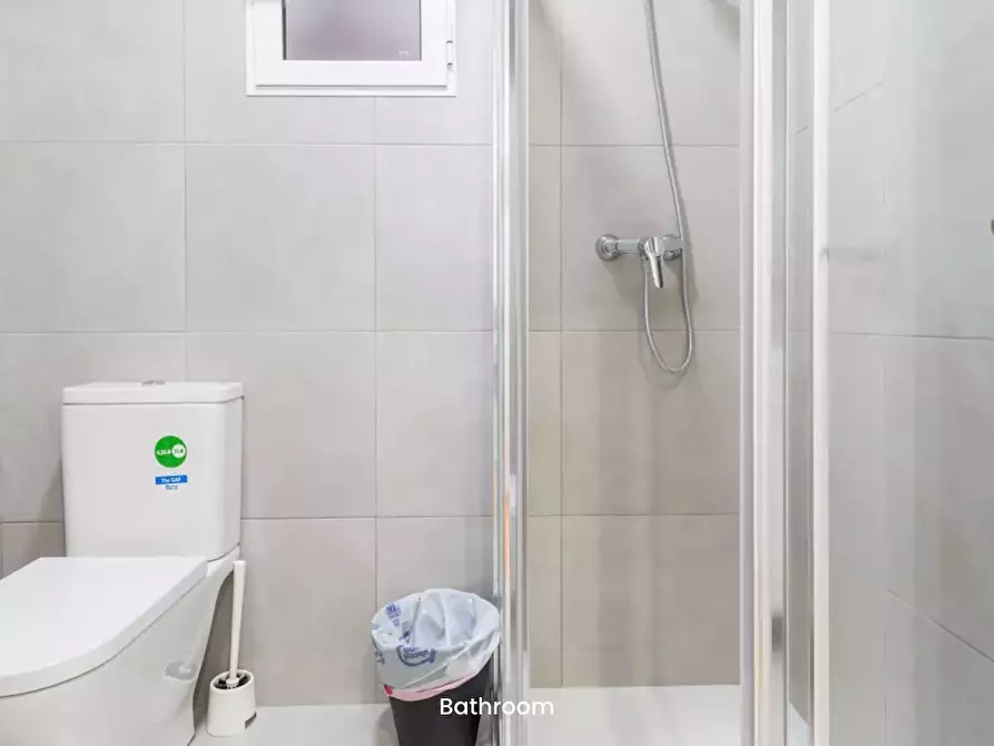 Immagine 9 di Camera in affitto  in Carrer Justo Vilar a Valencia