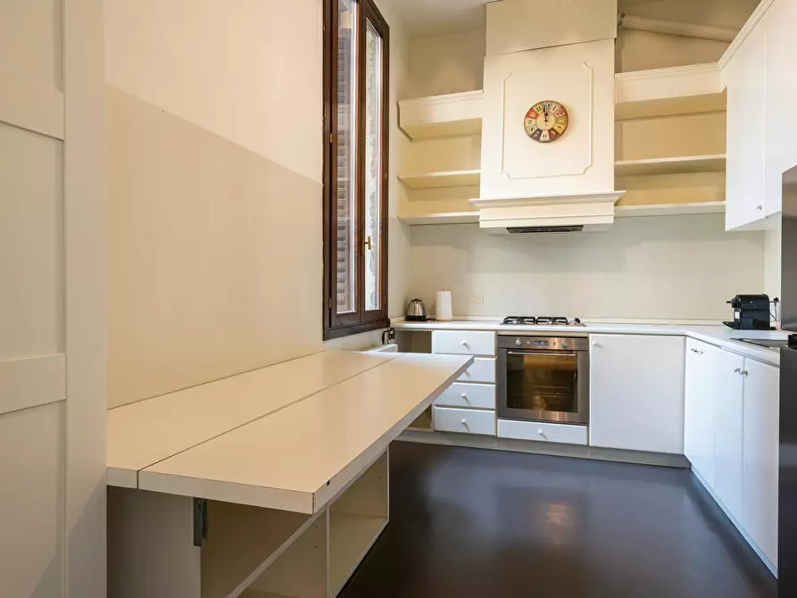 Immagine 10 di Appartamento in affitto  in Via dell'Oriuolo a Firenze