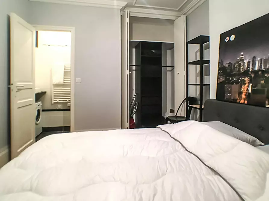 Immagine 5 di Appartamento in affitto  in Rue de Verneuil a Paris 07