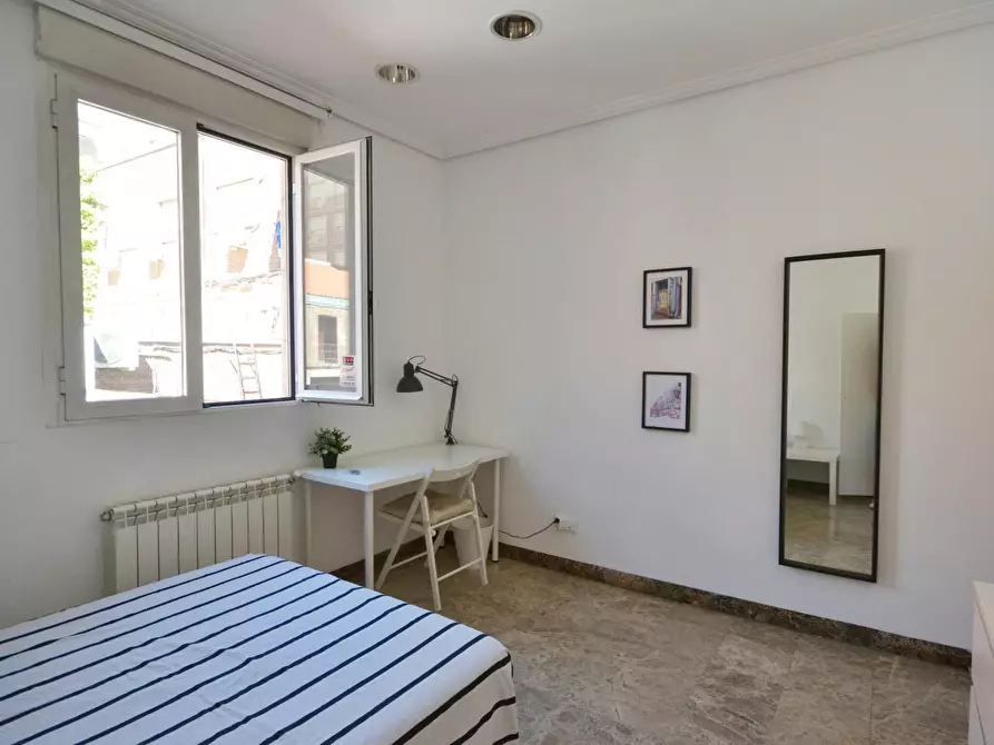 Immagine 2 di Camera in affitto  in Calle de Alberto Aguilera a Madrid