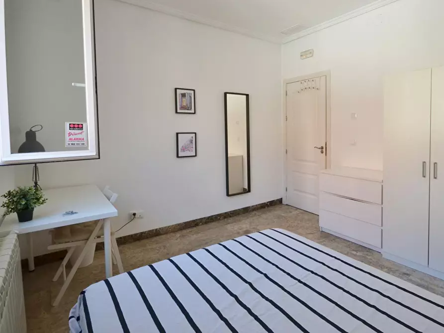 Immagine 3 di Camera in affitto  in Calle de Alberto Aguilera a Madrid