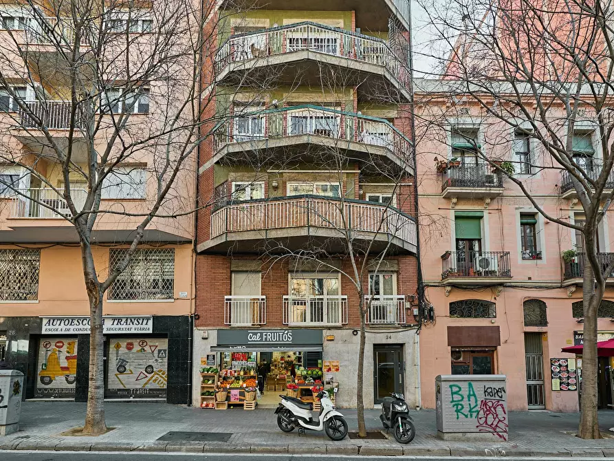 Immagine 1 di Appartamento in affitto  in Carrer de la Indústria a Barcelona