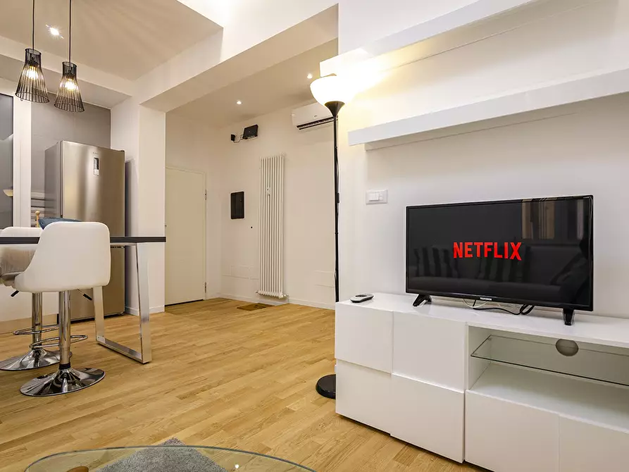 Immagine 10 di Appartamento in affitto  in Via Luigi Carlo Farini a Bologna