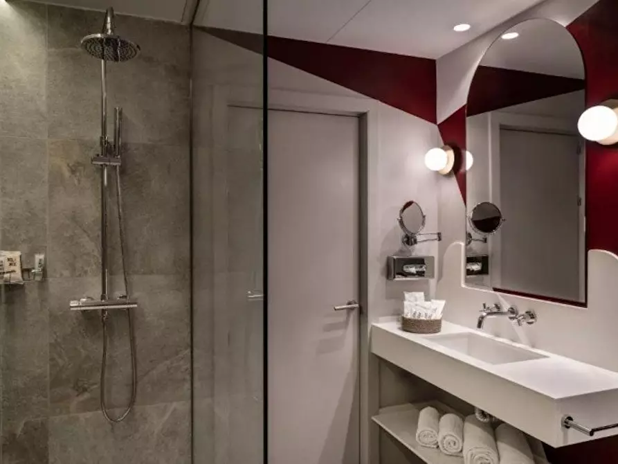 Immagine 4 di Appartamento in affitto  in Calle Gran Vía a Madrid